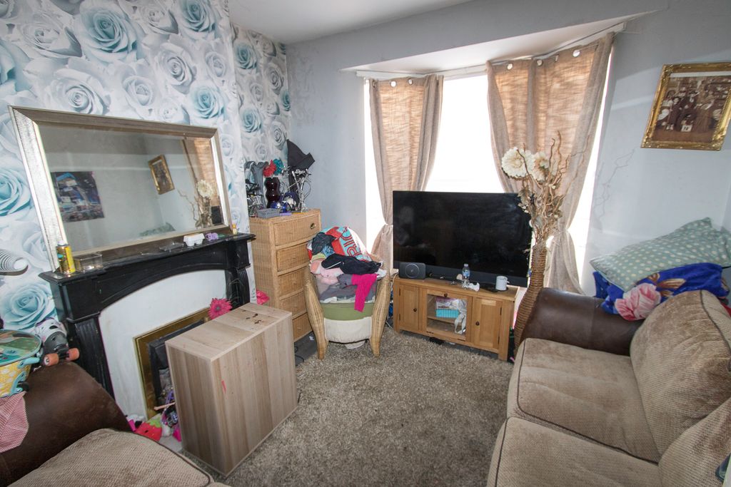 Property photo 2 of 14