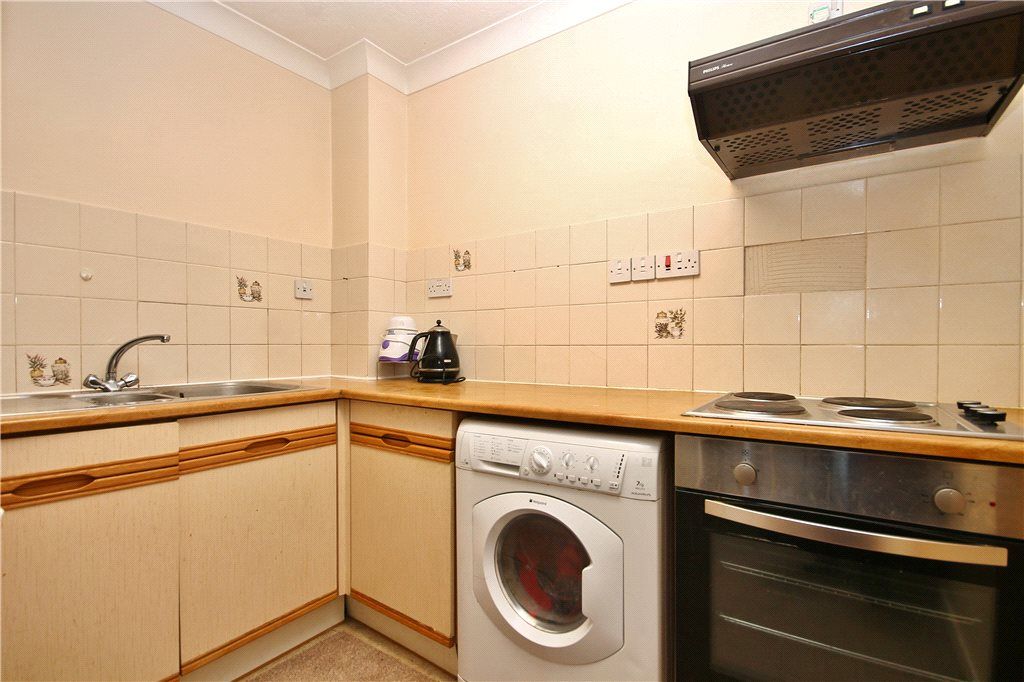 Property photo 3 of 8 Kitchen