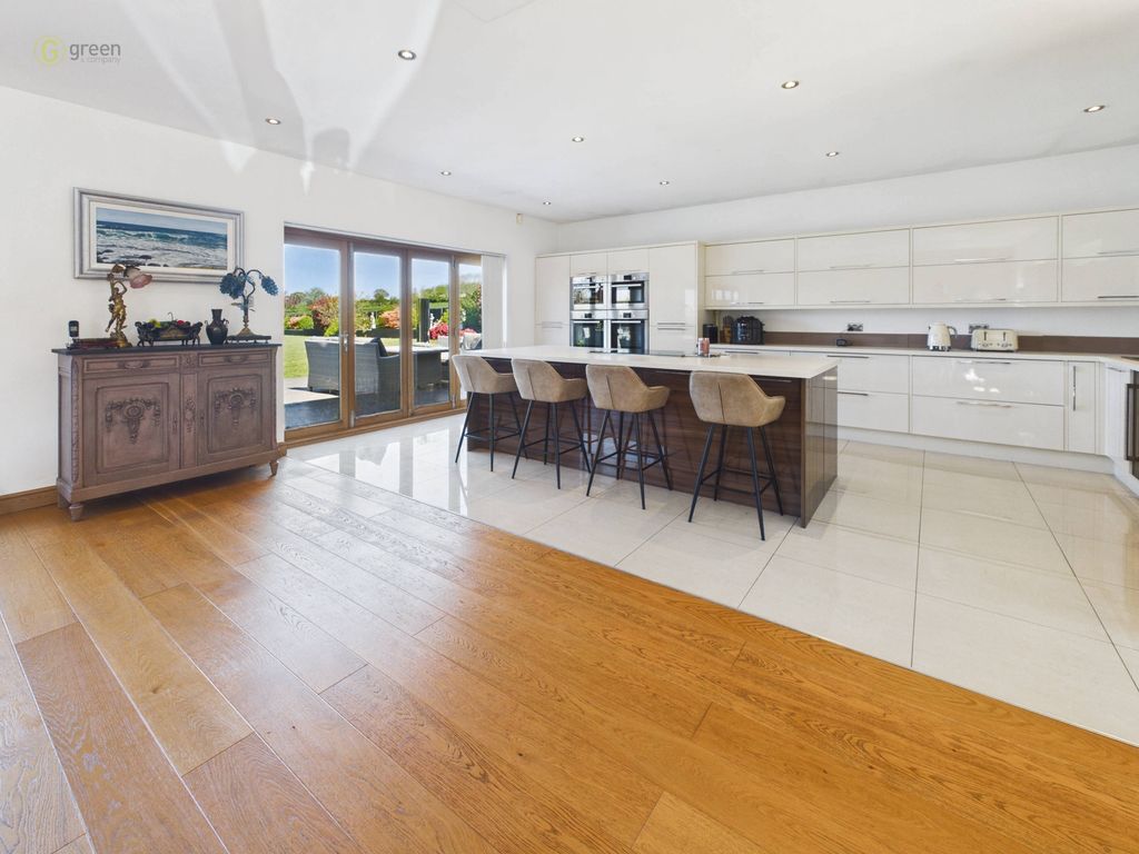 Property photo 3 of 40 Fcb35Fb701cc47189838cc60Ac8Abd7d100Cam04425G0Pr0408Still024