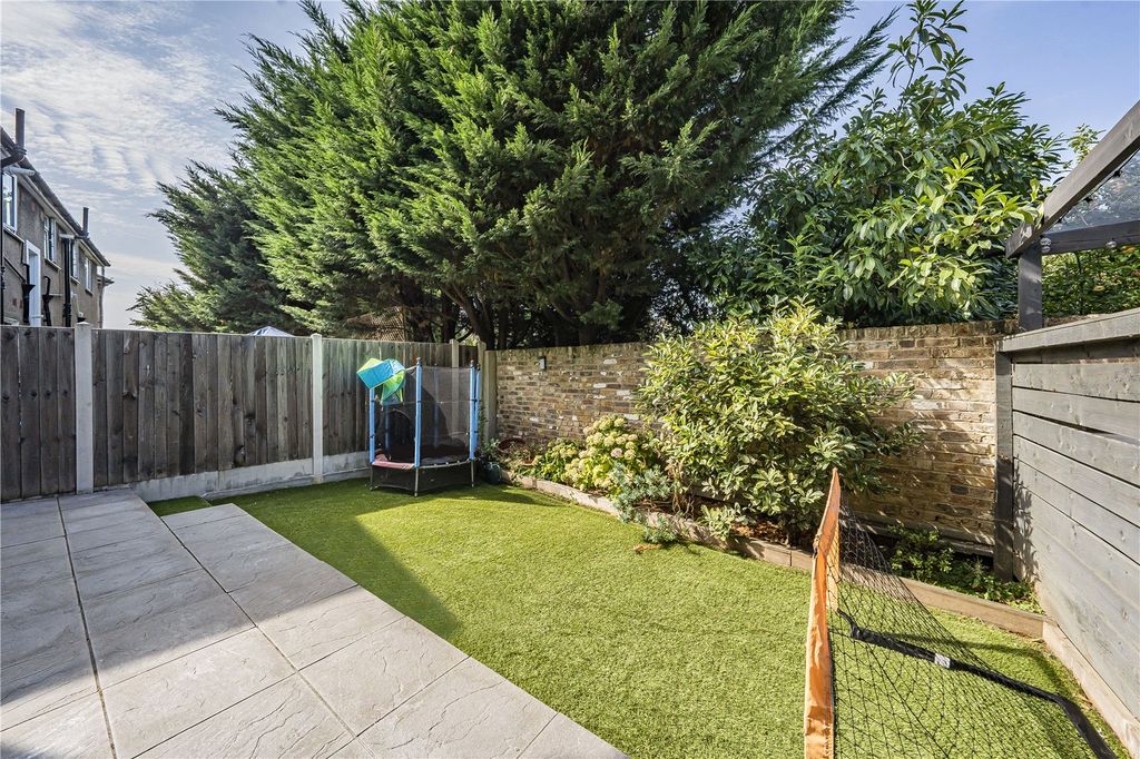 Property photo 3 of 16 Garden