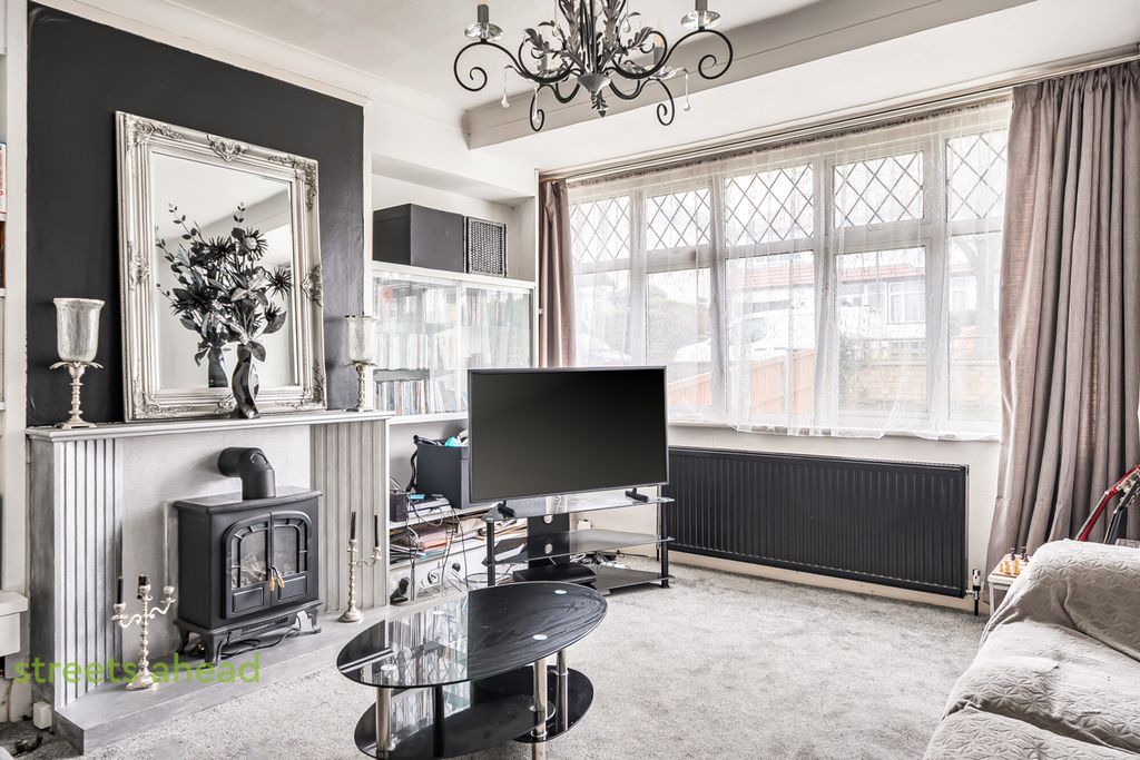 Property photo 3 of 15 Abb9063F-1842-45B...