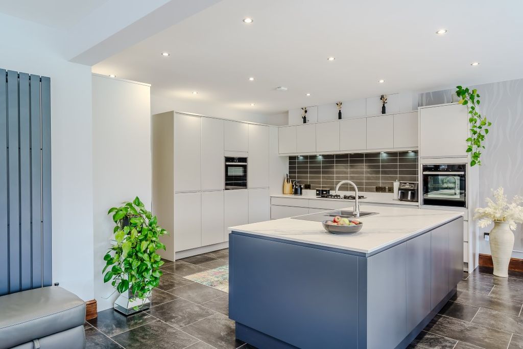 Property photo 3 of 38