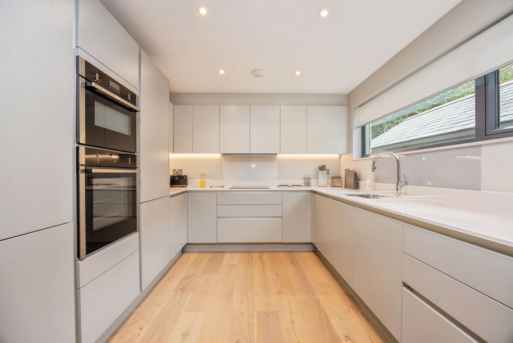 Property photo 3 of 17 Photo