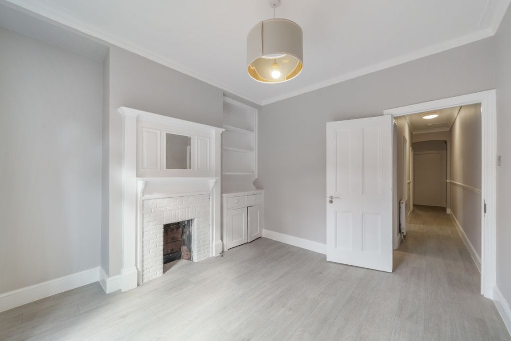 Property photo 3 of 13 988369 (5)