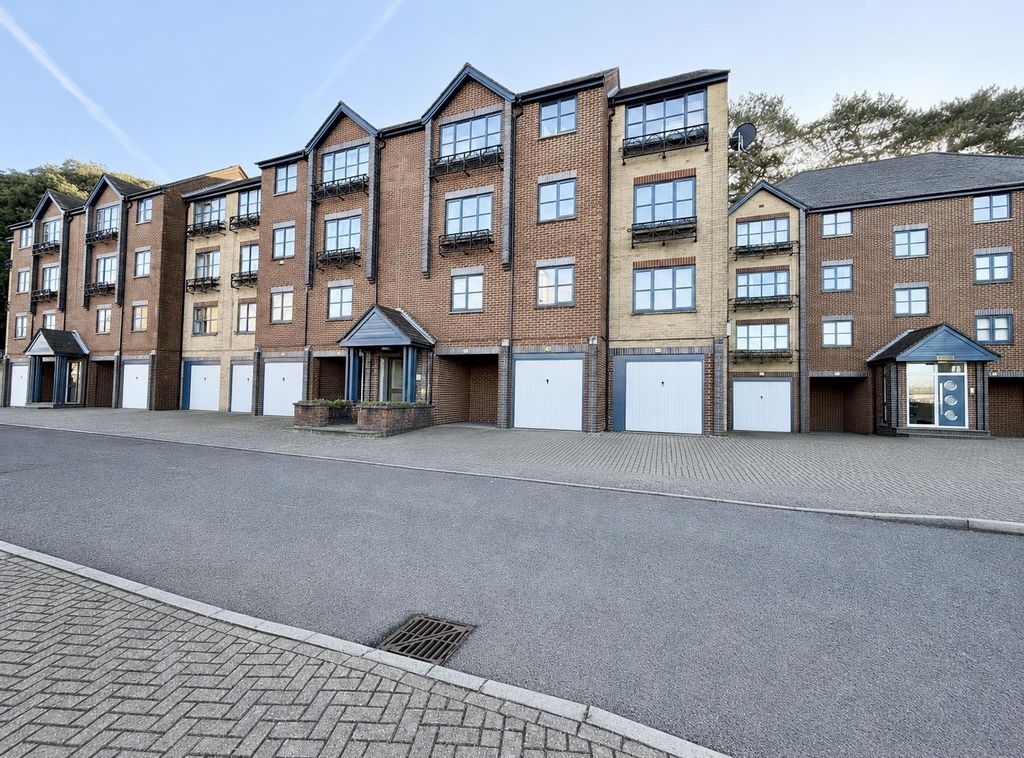 Property photo 1 of 13 5B45C5B4-6A4A-47C7-B0B6-66B941DC7B07.Jpeg