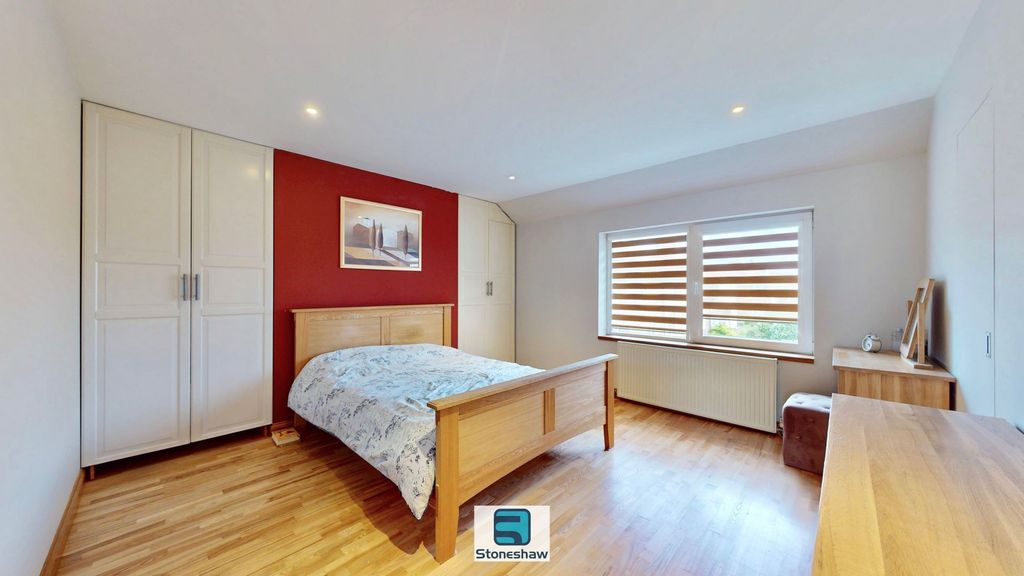 Property photo 3 of 23