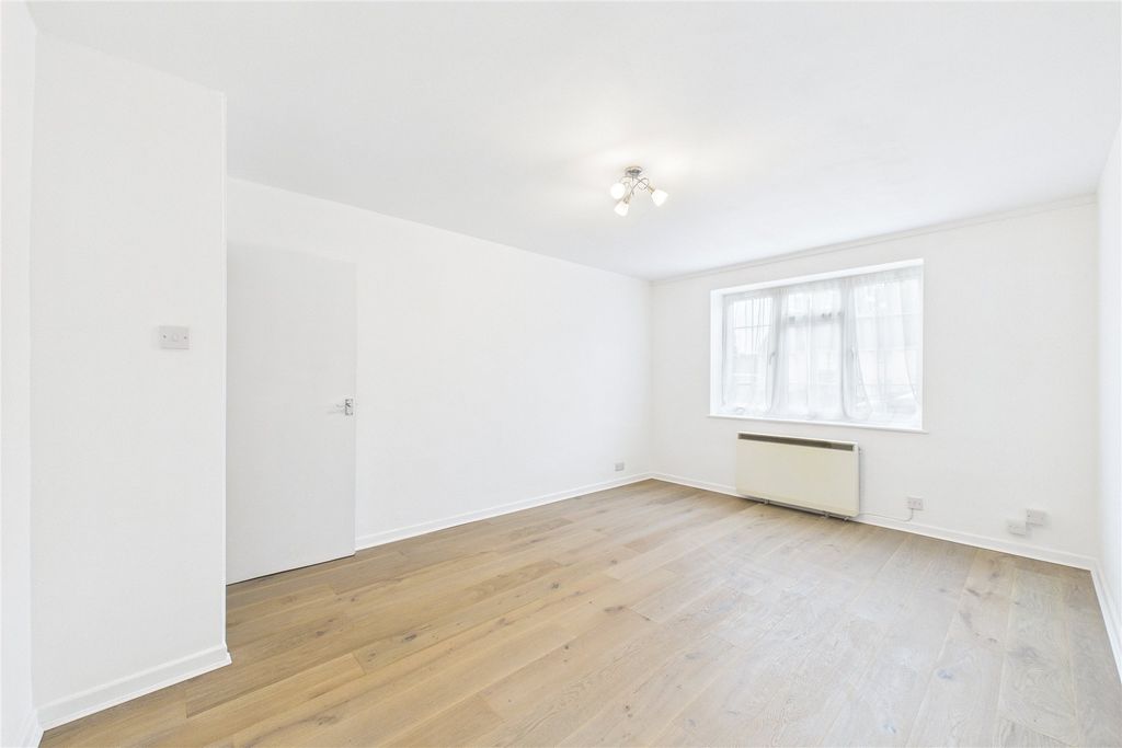 Property photo 3 of 11 Picture No. 12