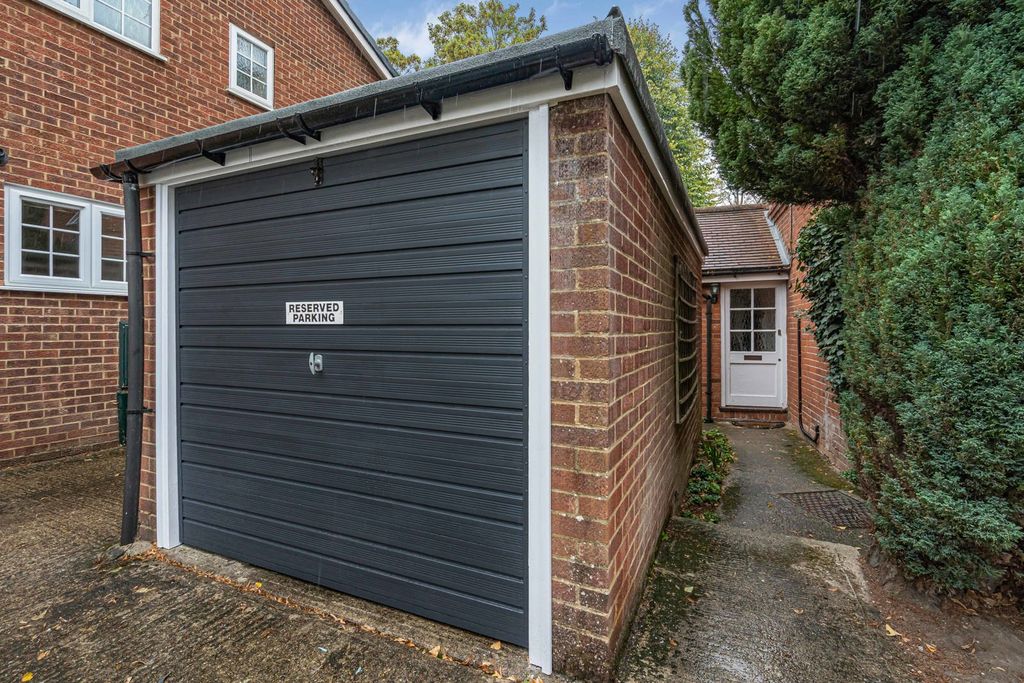 Property photo 3 of 6 Garage