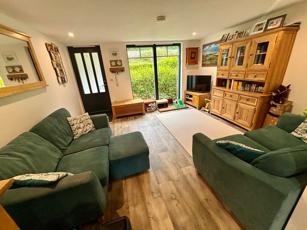 Property photo 3 of 14 Photo 8