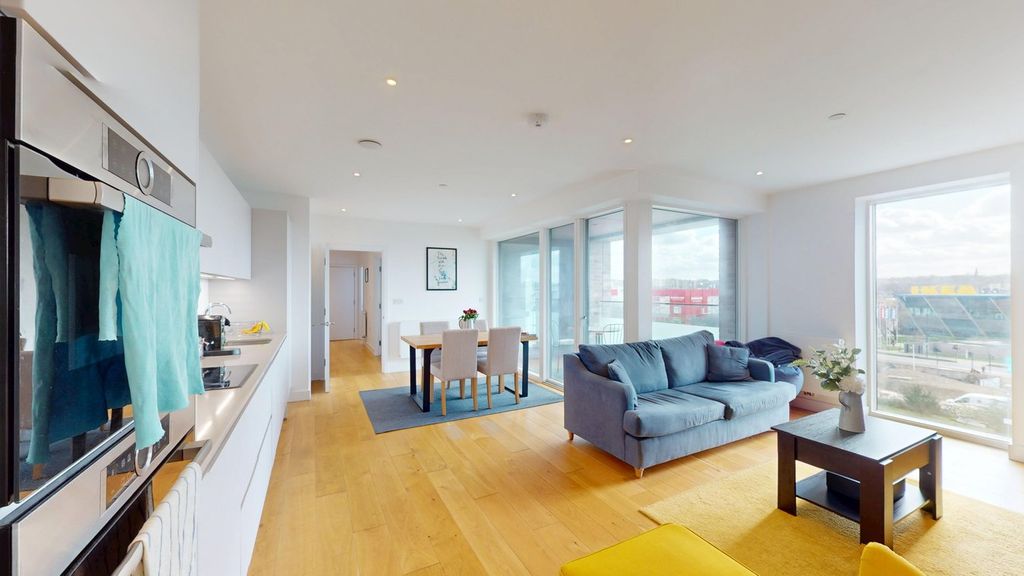 Property photo 3 of 12