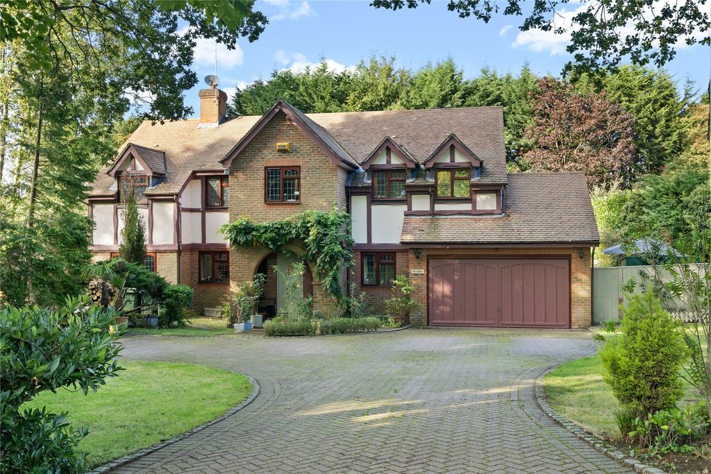 Property photo 1 of 19 Front & Driveway