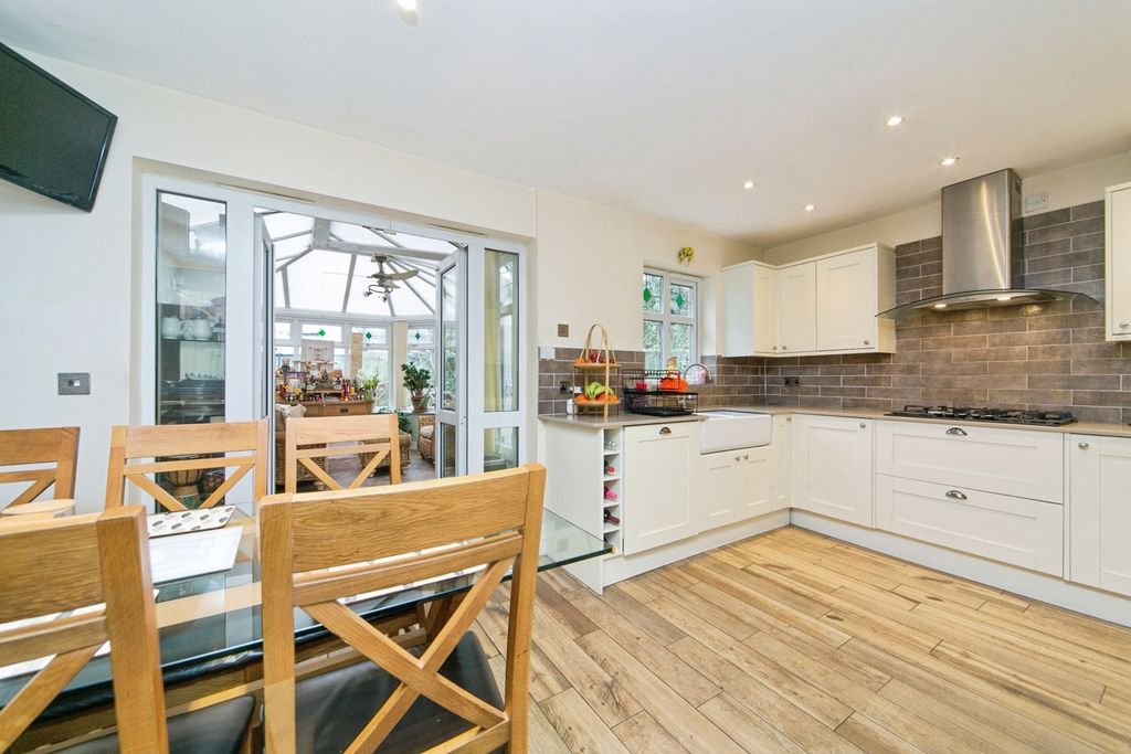 Property photo 3 of 18 Pbox-Img.Jpg