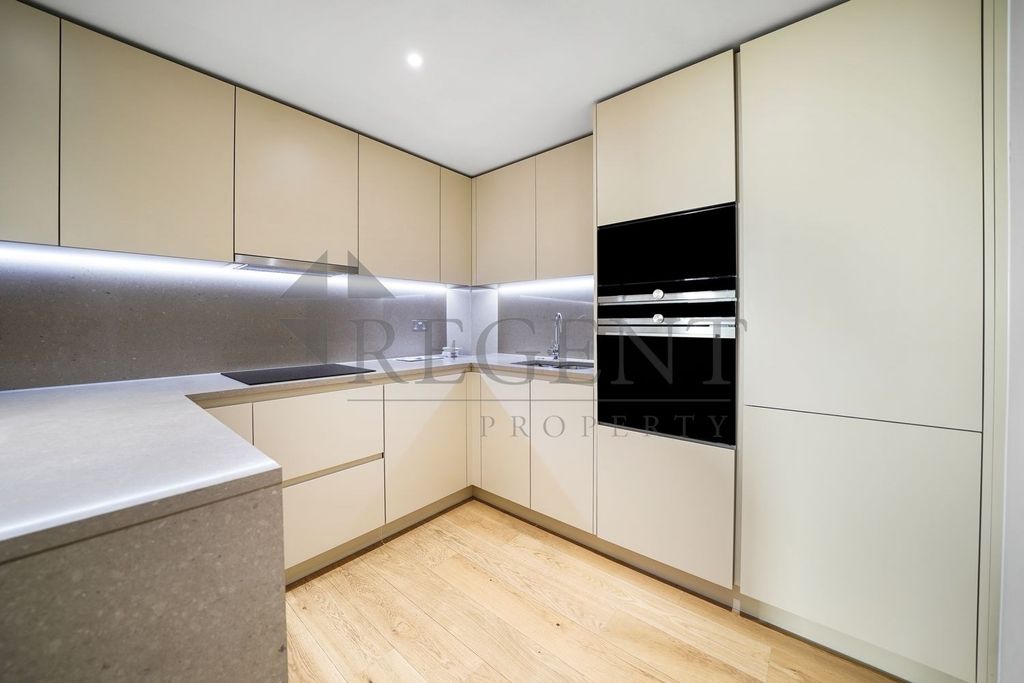 Property photo 3 of 10 Kitchen