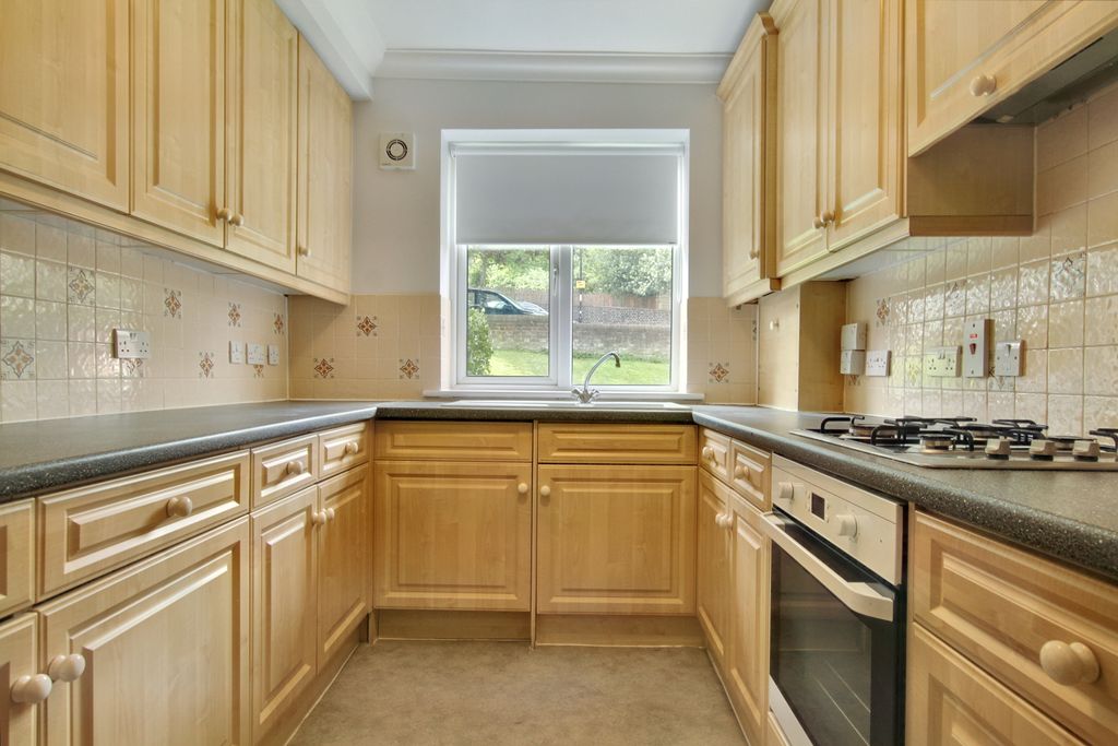 Property photo 3 of 9 3.Kitchen.Jpg