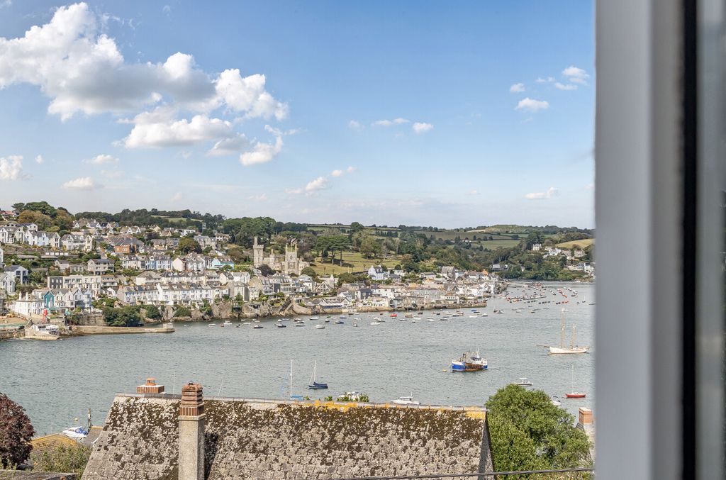 Property photo 3 of 13 Fowey View