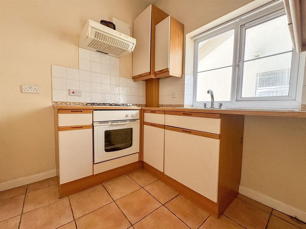 Property photo 3 of 9 Kitchen