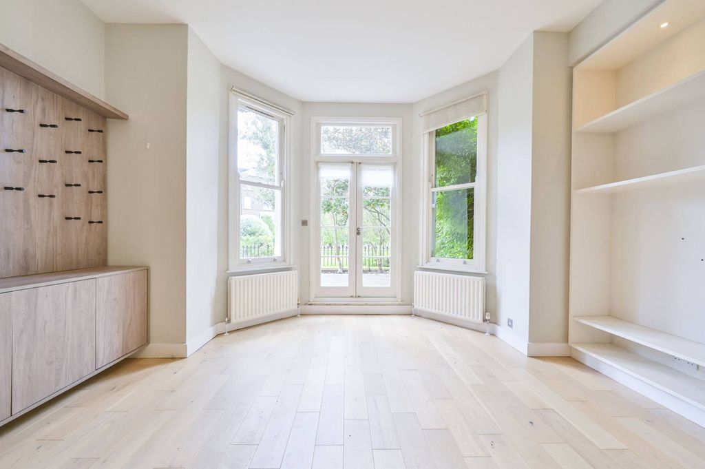 Property photo 2 of 22