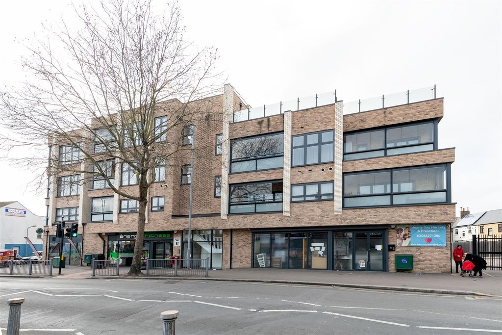 Property photo 1 of 13 Chingford Mount Road, E4