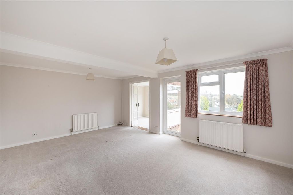 Property photo 3 of 12 13-Molescroft-04.Jpg