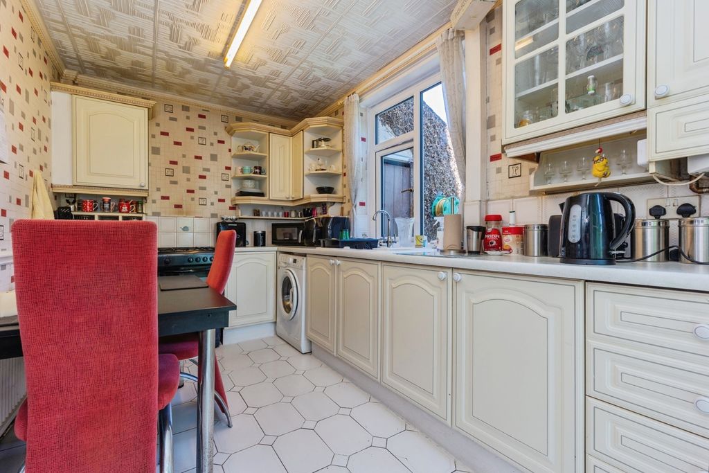 Property photo 2 of 16 Kitchen