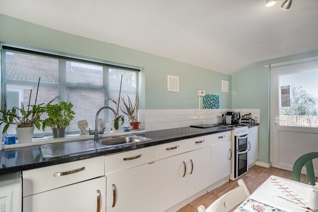 Property photo 2 of 12 Kitchen