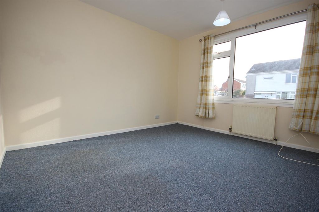 Property photo 2 of 7 Bed 1.Jpg