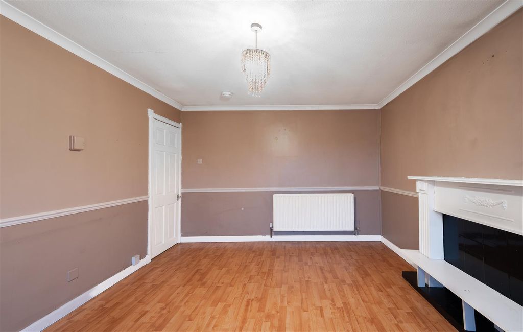 Property photo 3 of 9 Lounge.Jpg