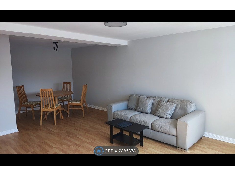 Property photo 2 of 11 Living Roam