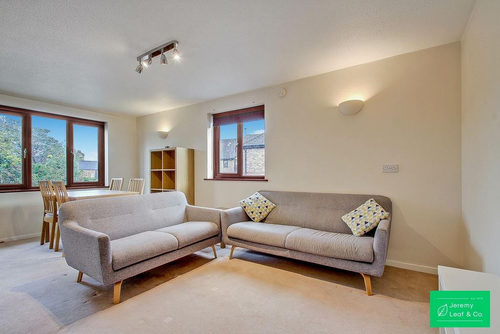 Property photo 1 of 13 Living Room