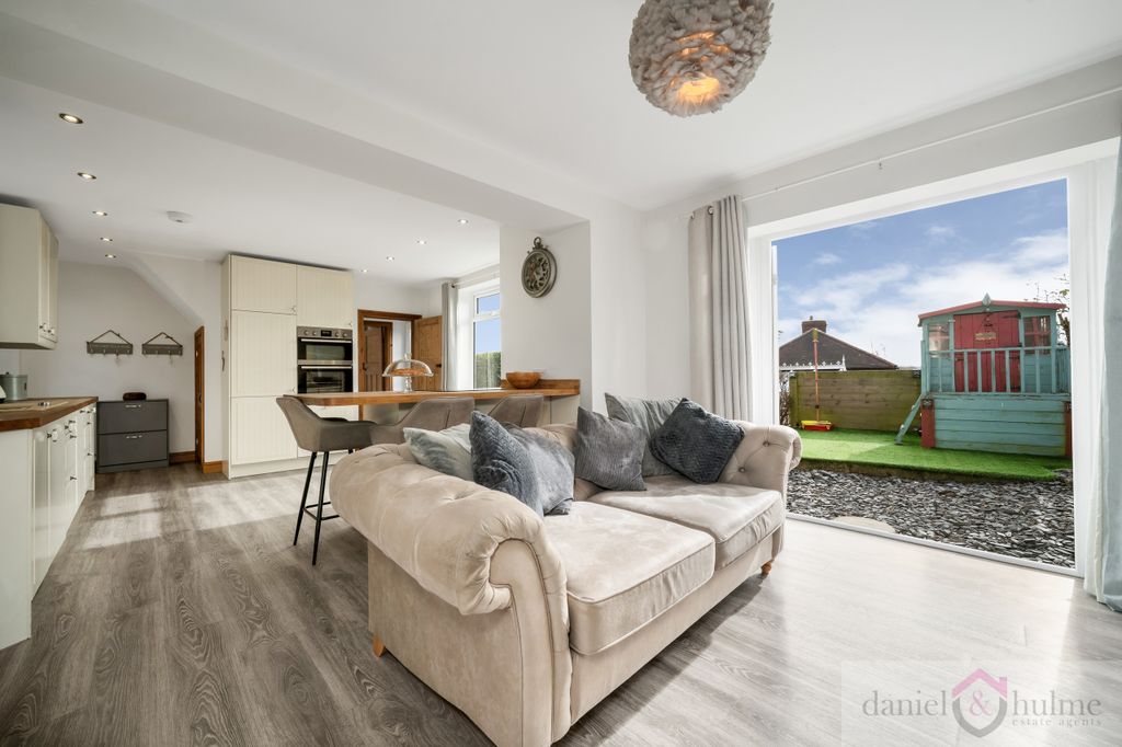 Property photo 3 of 22 1 Bank End-18-2