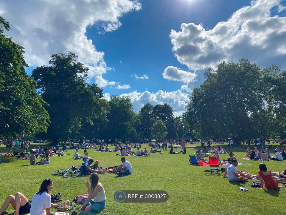 Property photo 2 of 12 Clapham Common