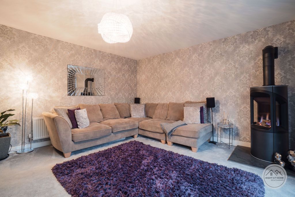 Property photo 2 of 33