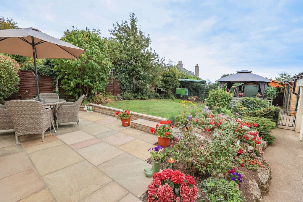 Property photo 2 of 23