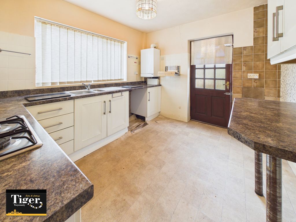 Property photo 3 of 12 Cam01931G0-Pr0341-Still005