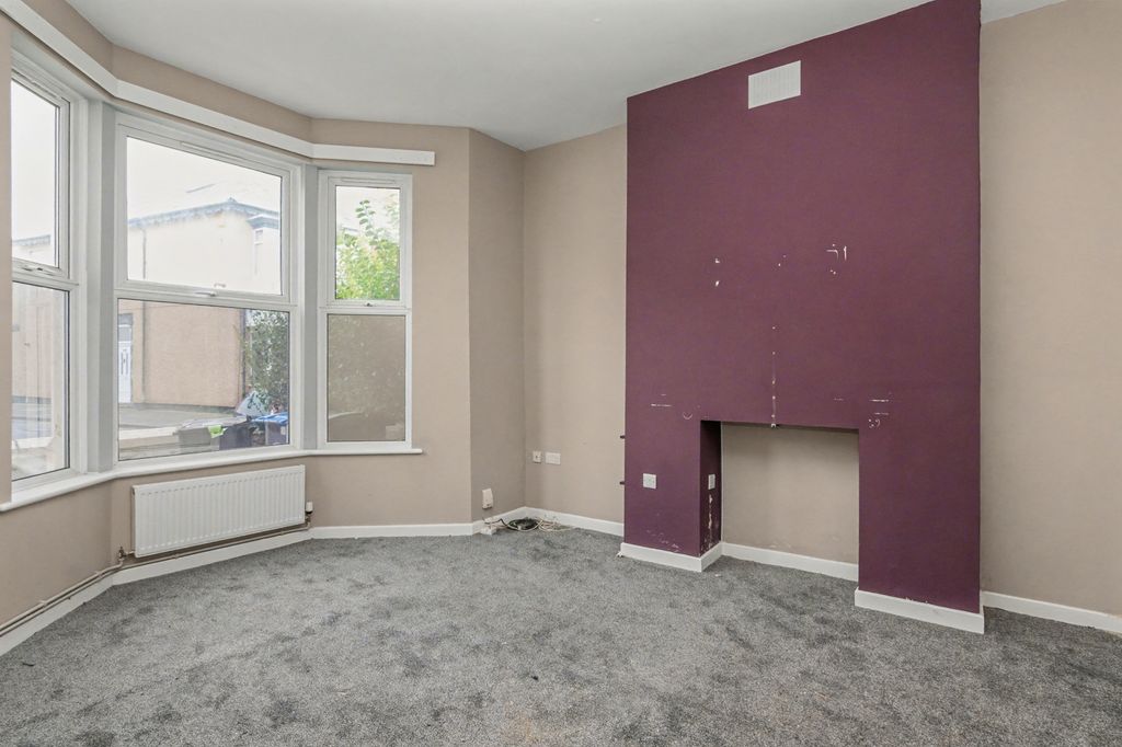 Property photo 2 of 19 34 Eaves Street, Blackpool, Lancashire, Fy1 2Nh