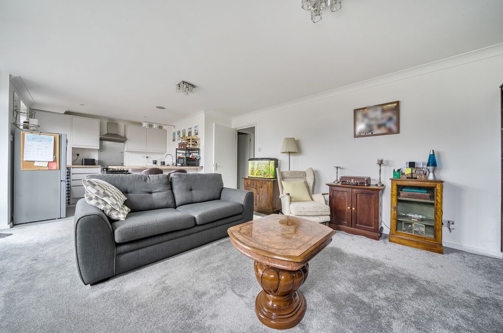 Property photo 2 of 14 Lounge7