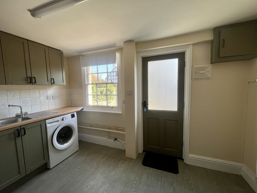 Property photo 3 of 12 Kitchen