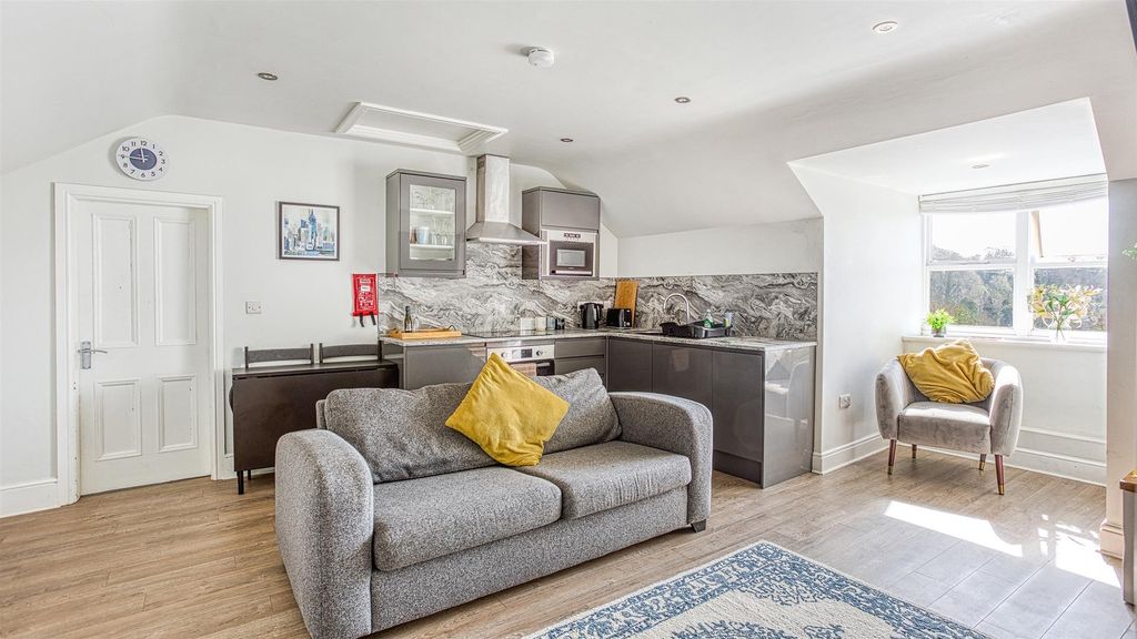 Property photo 3 of 7 316A6589_Hdr.Jpg