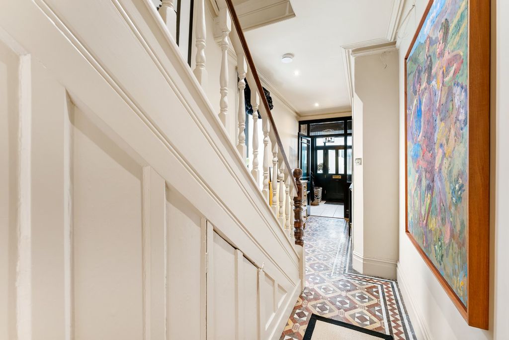 Property photo 2 of 32 Hallway
