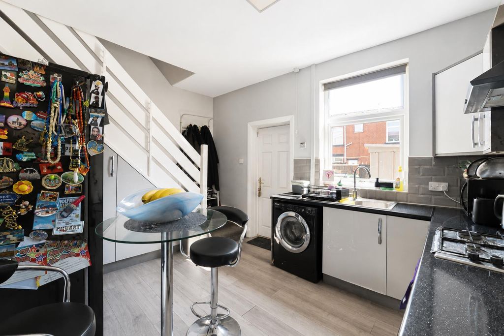Property photo 3 of 12 (18).Png