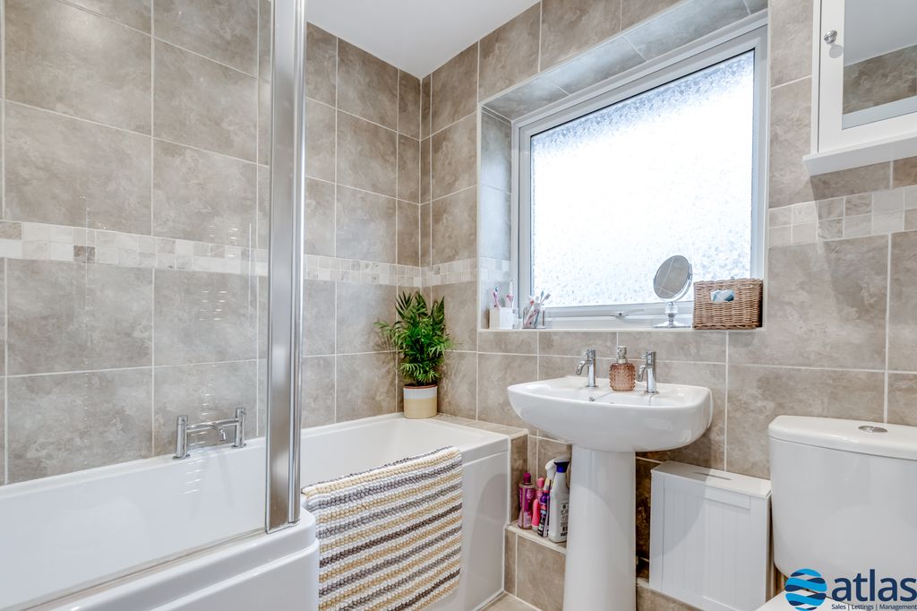 Property photo 3 of 23 Bathroom