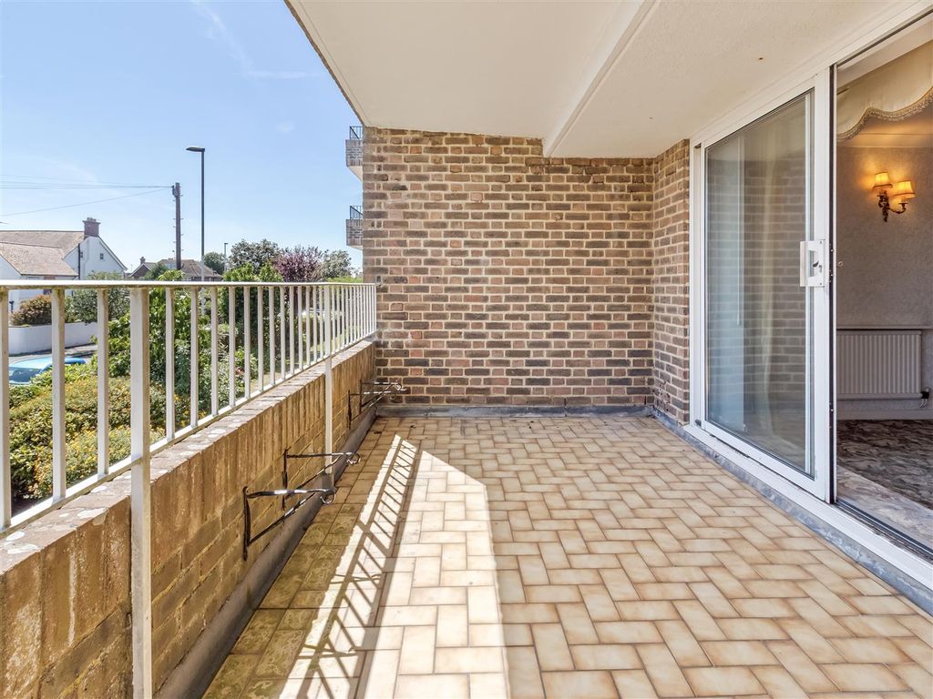 Property photo 2 of 22 5 Belmer Court-014.Jpg