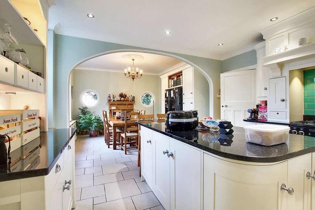 Property photo 2 of 55