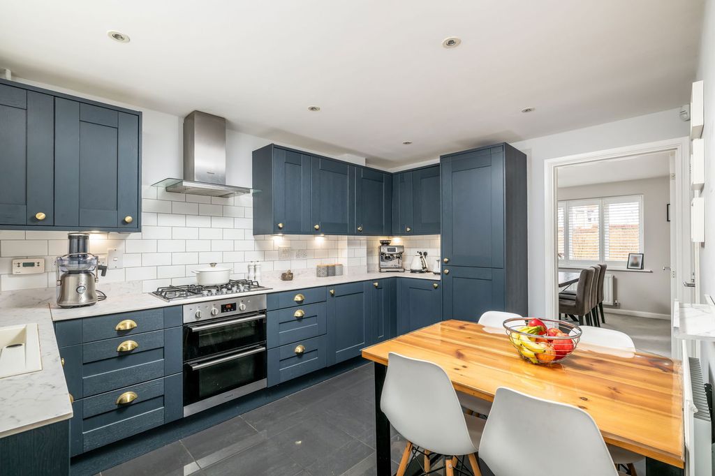 Property photo 2 of 25