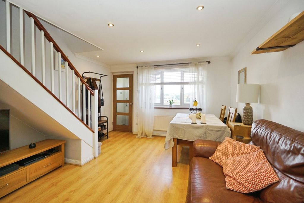 Property photo 2 of 17 Photo