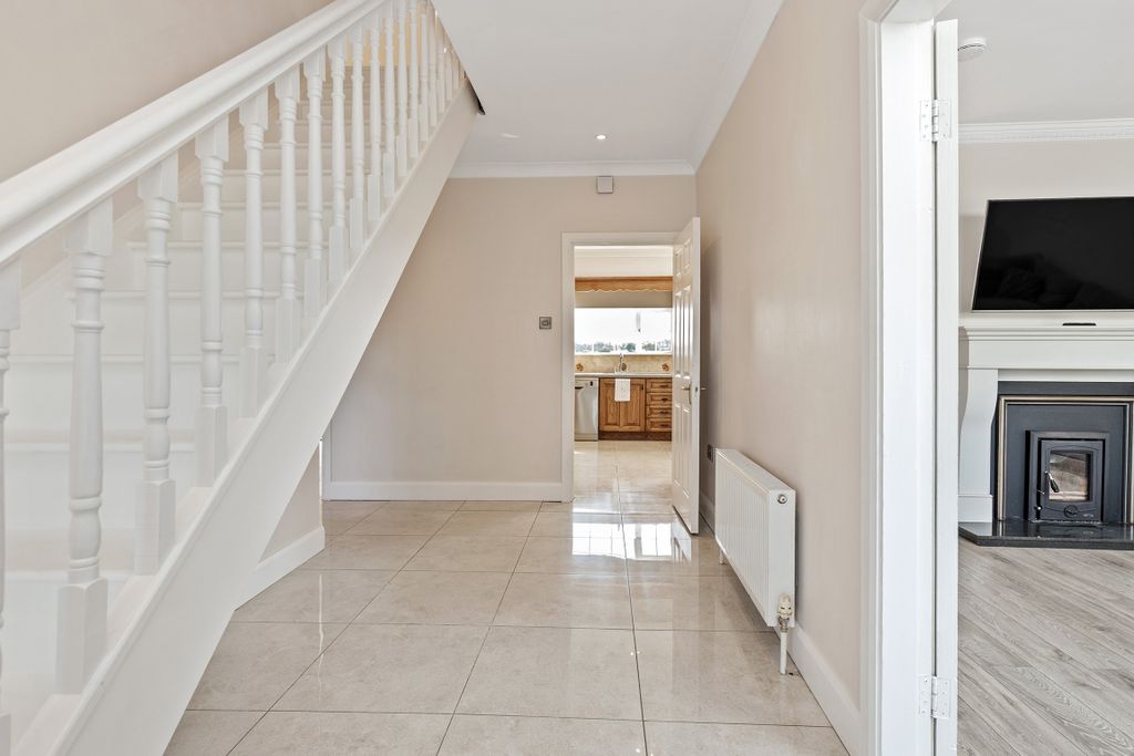 Property photo 3 of 41