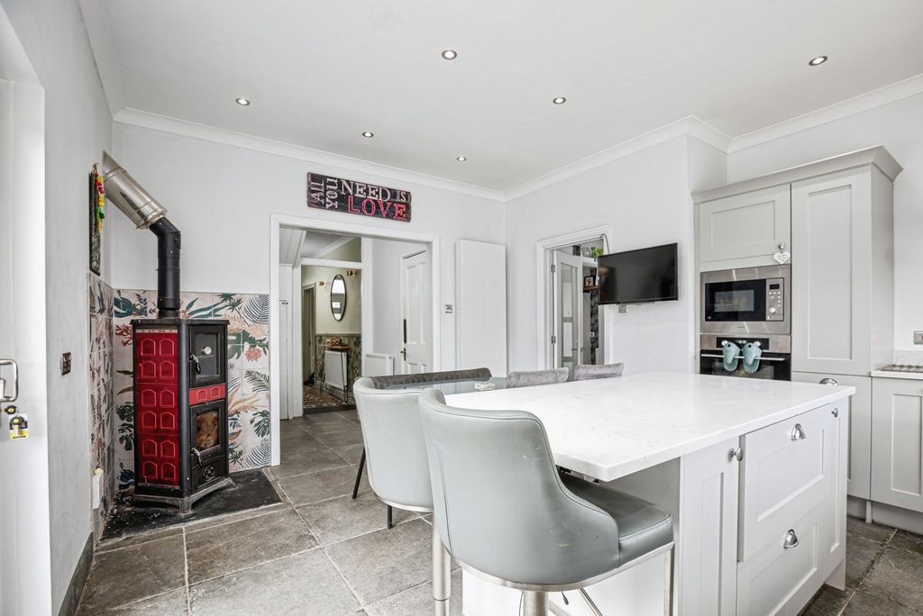Property photo 3 of 35 Pbox-Img.Jpg