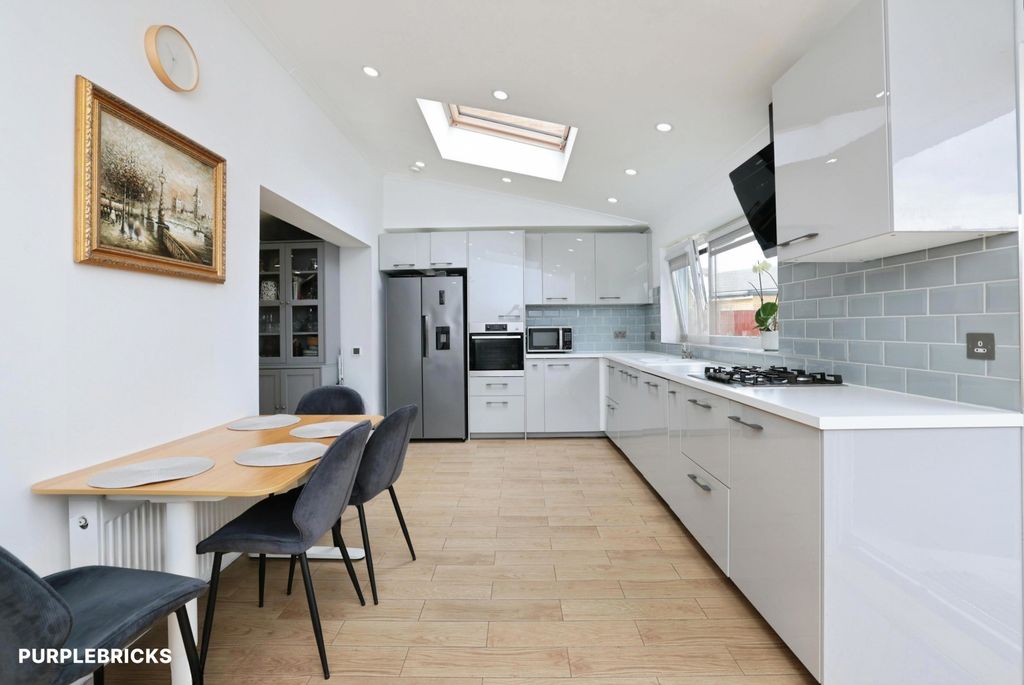 Property photo 3 of 22 Kitchen/Dining Room