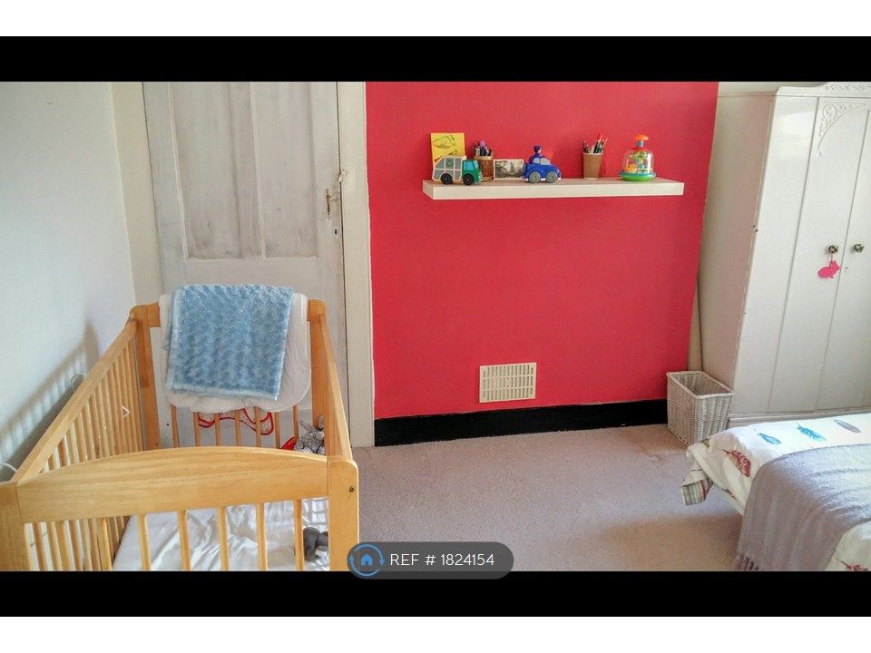 Property photo 2 of 18 Master Bedroom (Cot Now Removed))