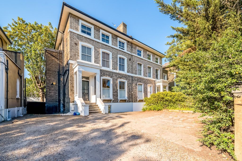 Property photo 1 of 17 4952312